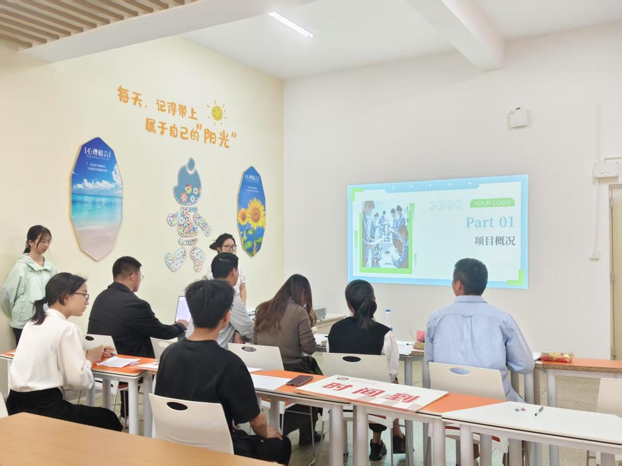 星力
开展“2025年大创项目中期检查和结题评审”现场答辩会